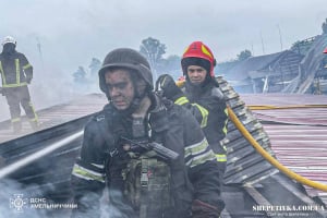 18 будинків та 4 підприємства пошкоджено внаслідок ворожої атаки на Хмельниччину