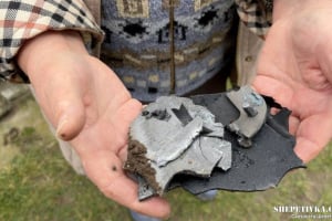 Ізяслав уже зі світлом, але 14 сіл досі у темряві: місцеві знаходять уламки безпілотника у себе в будинках