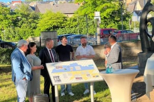 Шепетівка отримала пасажирський автобус від німецького Вецлара та відкрила там власний сад