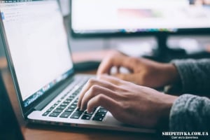 Шепетівська РВА попереджає про шахраїв: аферисти надсилають підроблені листи про «збір коштів для ЗСУ»