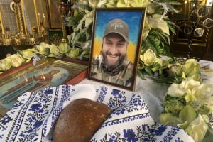 Серце захисника зупинилося назавжди: у Славуті прощались із Вадимом Дєдовим