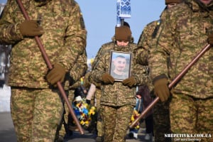 «Людина зі сталі та світлої душі»: Шепетівка попрощалася з 26-річним сержантом Іваном Меленчуком