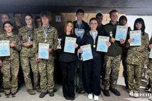 Шепетівська молодь змагалася у чемпіонаті зі стрільби до Дня захисників та захисниць України