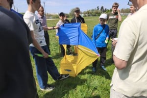Битва майстрів вітру: команда Полонської громади перемогла на змаганнях із повітряних зміїв
