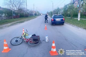 ДТП у Ізяславі: 65-річна велосипедистка потрапила до лікарні після зіткнення з авто