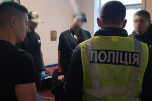 Шахраювали із в’язниці: угрупуванню у Шепетівській виправній колонії повідомлено підозру
