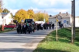У Плужненській громаді провели в останню дорогу військовослужбовця Миколу Бабійчука