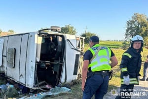 На Хмельниччині перекинувся автобус з дітьми: двоє загинуло