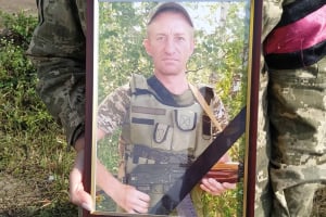 Ізяславська громада провела в останню земну дорогу 43-річного мінометника Юрія Середу