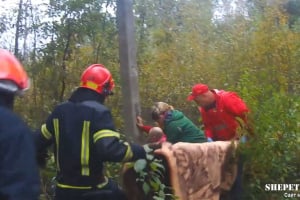 На Шепетівщині у лісі чоловіку стало зле, довелось викликати рятувальників