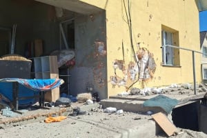 Пошкоджено близько 10 багатоповерхівок, триває пошук 5 військовослужбовців: ліквідовують наслідки вибухів на полігоні