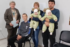 Підтримати Артура під час отримання першого паспорта прийшла вся родина