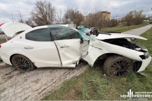 П’яний, у розшуку та без прав: дезертира затримали після аварії зі стовпом