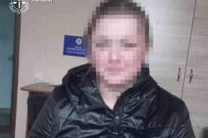 Наркобізнес біля шкіл та спортмайданчиків: у Шепетівці засудили рецидивістку до 6 років тюрми