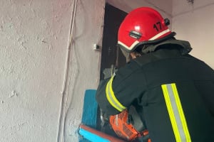 На Шепетівщині рятувальники виламали двері квартири, але рятувати було нікого