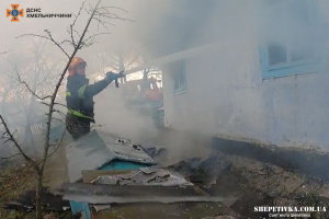 На Шепетівщині вогнеборці врятували від знищення житловий будинок