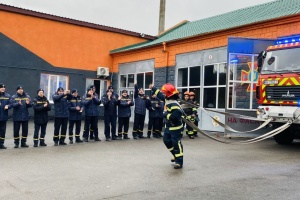 Шепетівські рятувальники під звуки сирен відправили на заслужений відпочинок колегу-вогнеборця