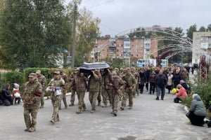 У Славуті провели в останню дорогу Захисника Сергія Корсуна, який майже два роки вважався зниклим безвісти