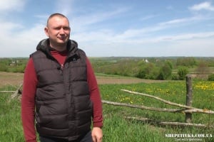 "Війна — війною, а хліб треба": мінометник у відпустці засіває поля на Шепетівщині