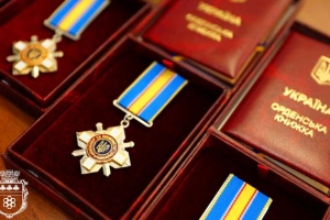 На Шепетівщині вручили державні нагороди близьким загиблих воїнів