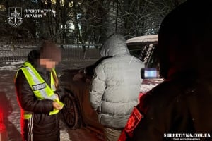 Викрили лікаря та його спільницю, які за гроші сприяли ухиленню від мобілізації