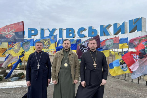 Троє священників Шепетівського округу ПЦУ вчергове завітали до захисників на передовій