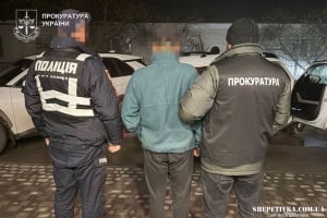 У Шепетівці судитимуть вітчима за систематичне зґвалтування малолітньої падчерки