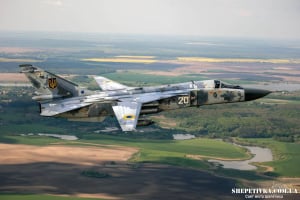 Трагедія на Хмельниччині: розбився бомбардувальник Су-24М, екіпаж загинув