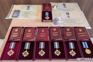 На Шепетівщині вручали державні нагороди та відзнаки військовослужбовцям та родинам полеглих воїнів