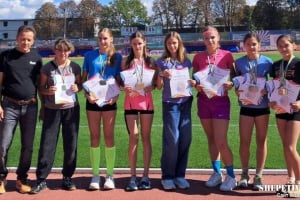 Перемоги у бігу, стрибках та метаннях: шепетівські легкоатлетки вибороли розсип медалей на Кубку області