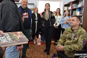 «Сержант В’юн»: у Шепетівці презентували книгу про незламність українського воїна