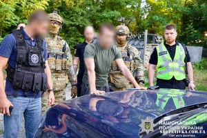 Вчиняв розпусні дії щодо учениць: затримали директора мовної школи