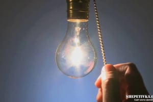 На Шепетівщині знову аварійно вимикають електропостачання