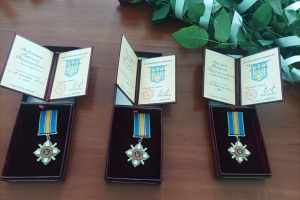 На Шепетівщині родинам трьох полеглих воїнів вручили посмертні державні нагороди