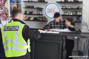 У Шепетівці ліквідували мережу магазинів, де продавали нелегальні рідини для вейпів