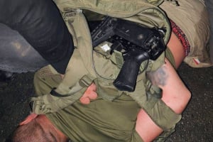 Стрілянина біля ТЦК у Летичеві: поліція затримала п'яного чоловіка з автоматом
