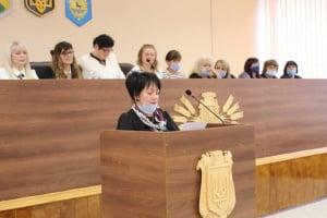 Приховала квартири, банківські рахунки та доходи: у Славуті засудили депутатку міськради за брехню в деклараціях