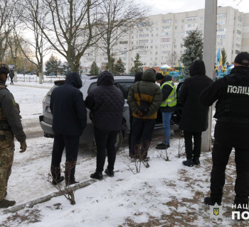 На Шепетівщині затримали посадовця, який замовив напад на старосту села у сусідній області
