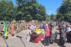 Помер внаслідок отруєння: у Старому Кривині прощалися з молодшим сержантом Ігорем Митарчуком