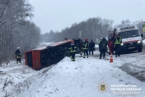 Перекинувся пасажирський мікроавтобус під кермуванням славутчанина