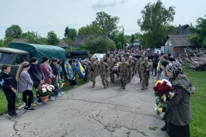 Півтора року невідомості та надії: Грицівська громада провела в останню путь 45-річного воїна Сергія Літнаровича