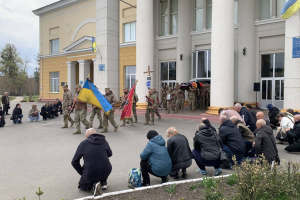 У Славуті провели в останню путь сапера Віктора Петерчука