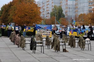 Акція надії у Нетішині: громада вийшла на підтримку військовополонених та безвісти зниклих Захисників