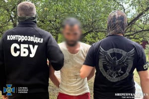 Наводив удари по оборонних заводах та поштових терміналах: у Хмельницькому СБУ затримала 24-річного агента фсб