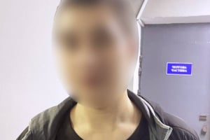 У Нетішині судили молодика, який зняв кошти з картки родича та продав його телефон