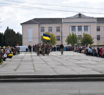 Син знатиме батька лише за світлинами: Шепетівська громада попрощалась із захисником Денисом Пивоварчуком