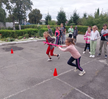 У Шепетівській громаді школярі змагались на «Веселих стартах» з нагоди Олімпійського тижня