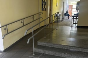 Контроль безбар’єрності: Офіс Омбудсмана перевірив будівлю Шепетівської міської ради та виявив низку порушень
