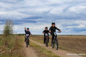 Велопробіг, «Сімейні перегони» та 42 тисячі на ЗСУ: у Нетішині масштабно відсвяткували День матері