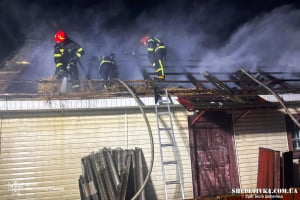 У Шепетівському районі рятувальники ліквідували пожежу житлового будинку